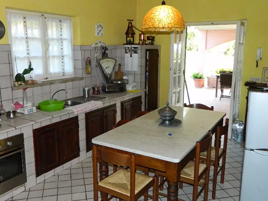 Immagine 8 di Villa in vendita  a Sarzana