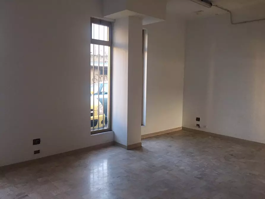 Immagine 2 di Locale commerciale in vendita  a Pontedera