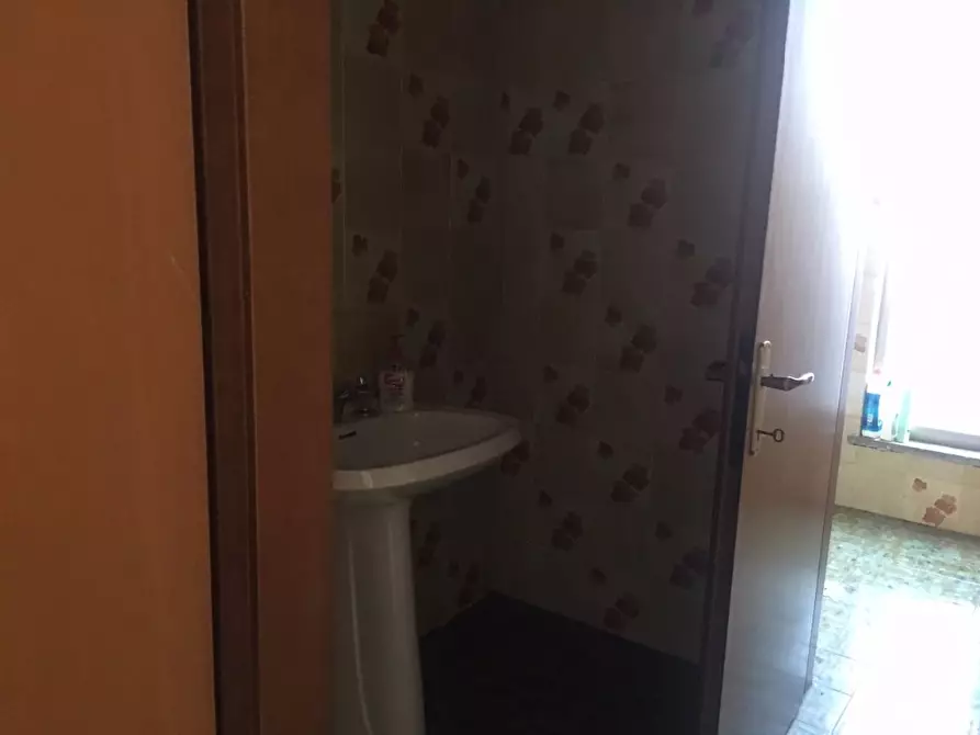 Immagine 5 di Locale commerciale in vendita  a Pontedera