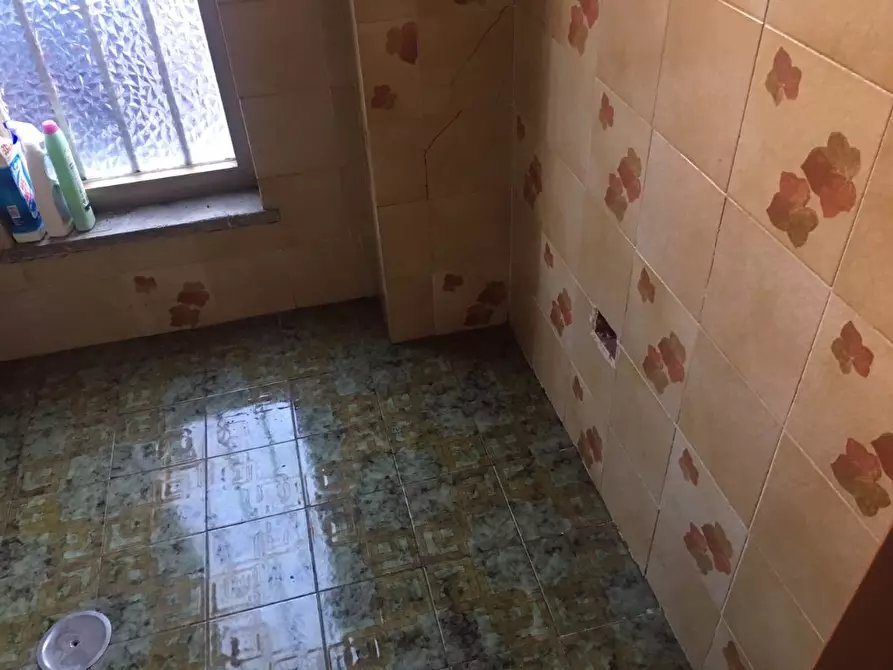 Immagine 7 di Locale commerciale in vendita  a Pontedera