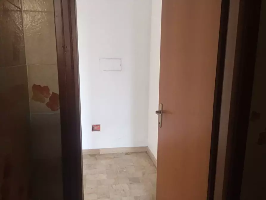 Immagine 8 di Locale commerciale in vendita  a Pontedera