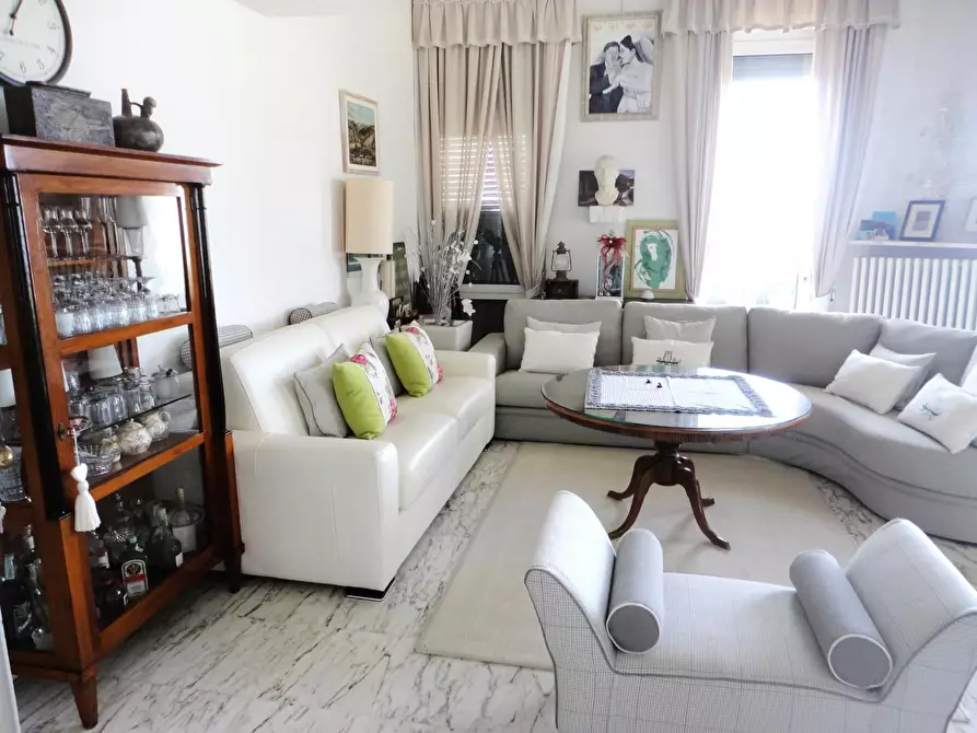 Immagine 24 di Villa in vendita  a Montignoso