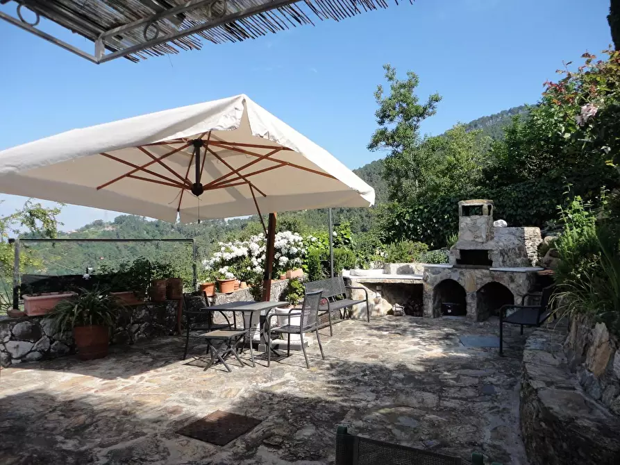 Immagine 7 di Villa in vendita  a Montignoso