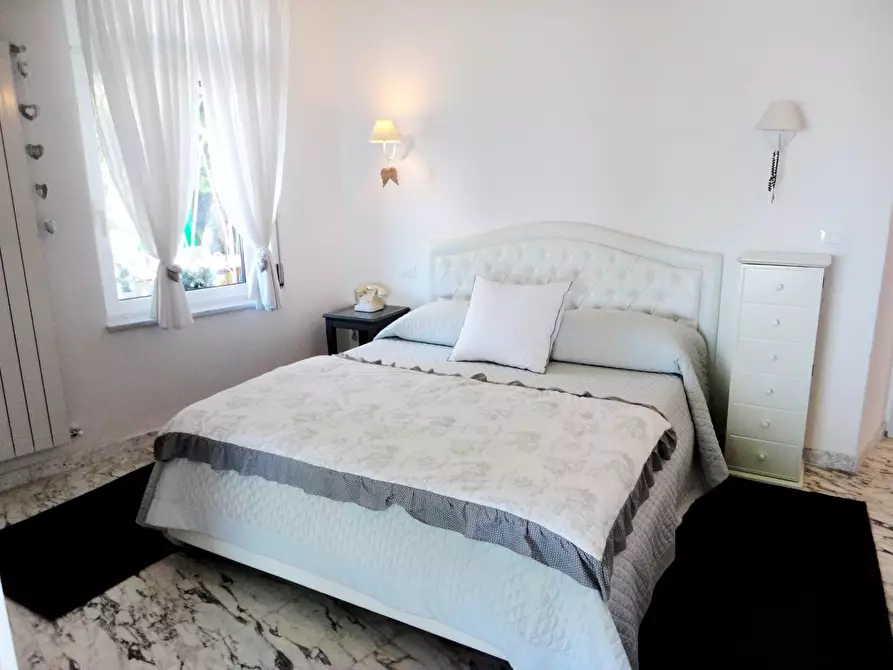 Immagine 38 di Villa in vendita  a Montignoso