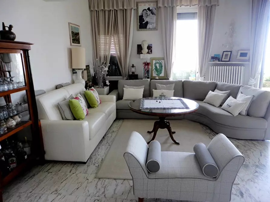 Immagine 25 di Villa in vendita  a Montignoso