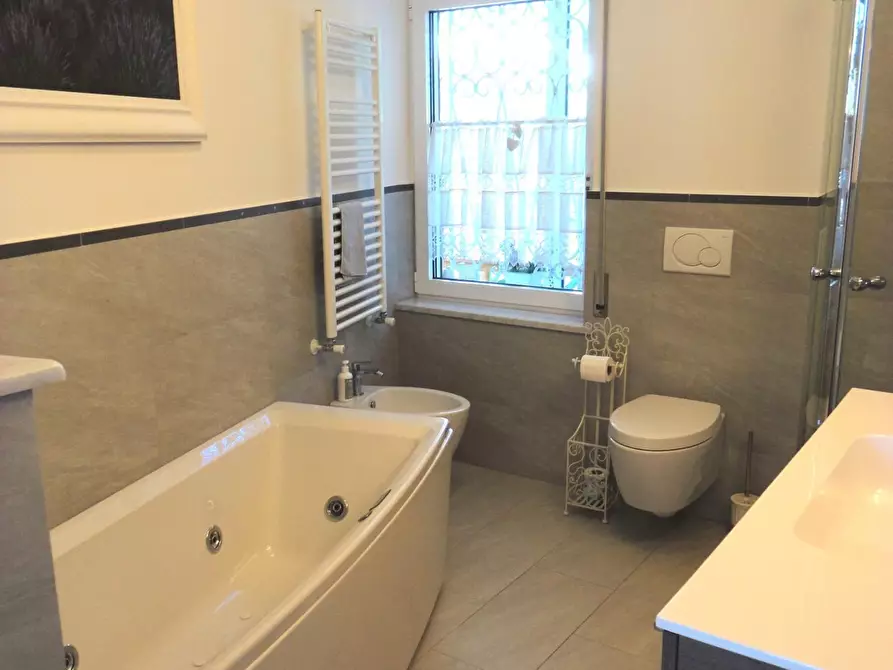 Immagine 34 di Villa in vendita  a Montignoso