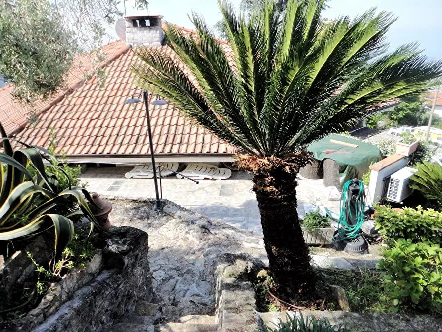 Immagine 59 di Villa in vendita  a Montignoso