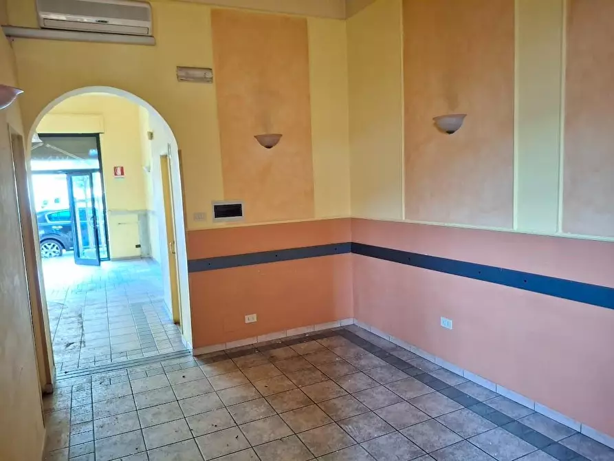 Immagine 2 di Negozio in affitto  a Pisa