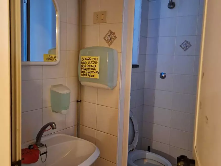 Immagine 11 di Negozio in affitto  a Pisa