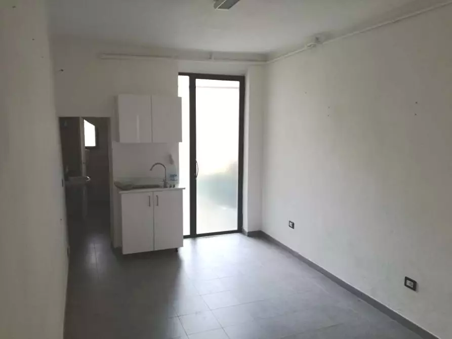 Immagine 6 di Locale commerciale in affitto  a Pisa
