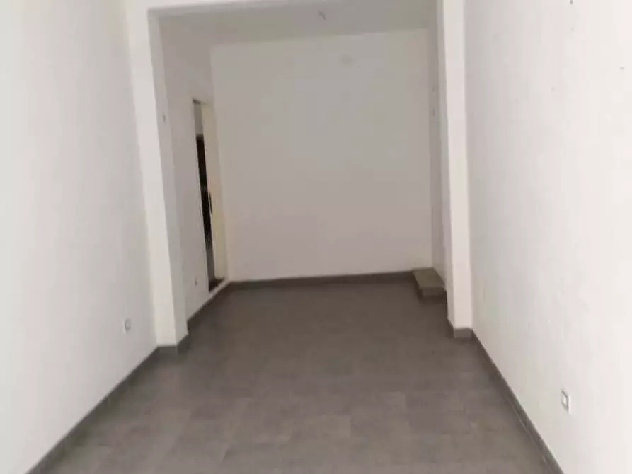 Immagine 1 di Locale commerciale in affitto  a Pisa