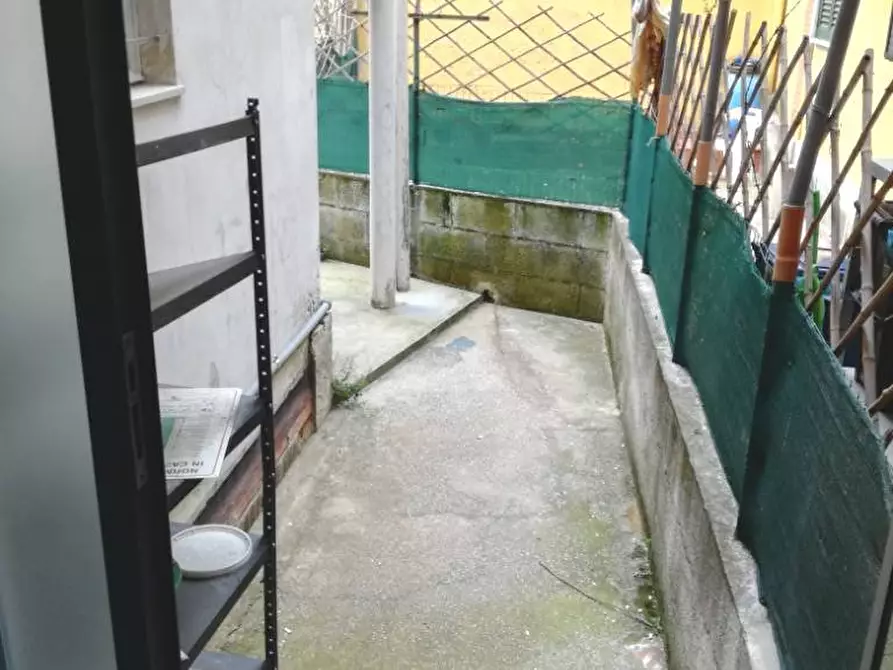 Immagine 12 di Locale commerciale in affitto  a Pisa