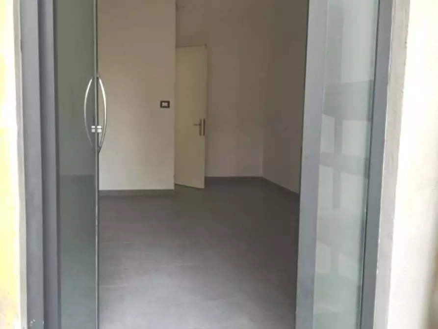 Immagine 17 di Locale commerciale in affitto  a Pisa