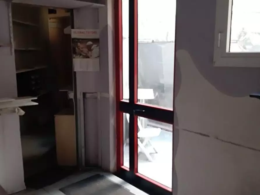 Immagine 10 di Ufficio in affitto  a Pisa