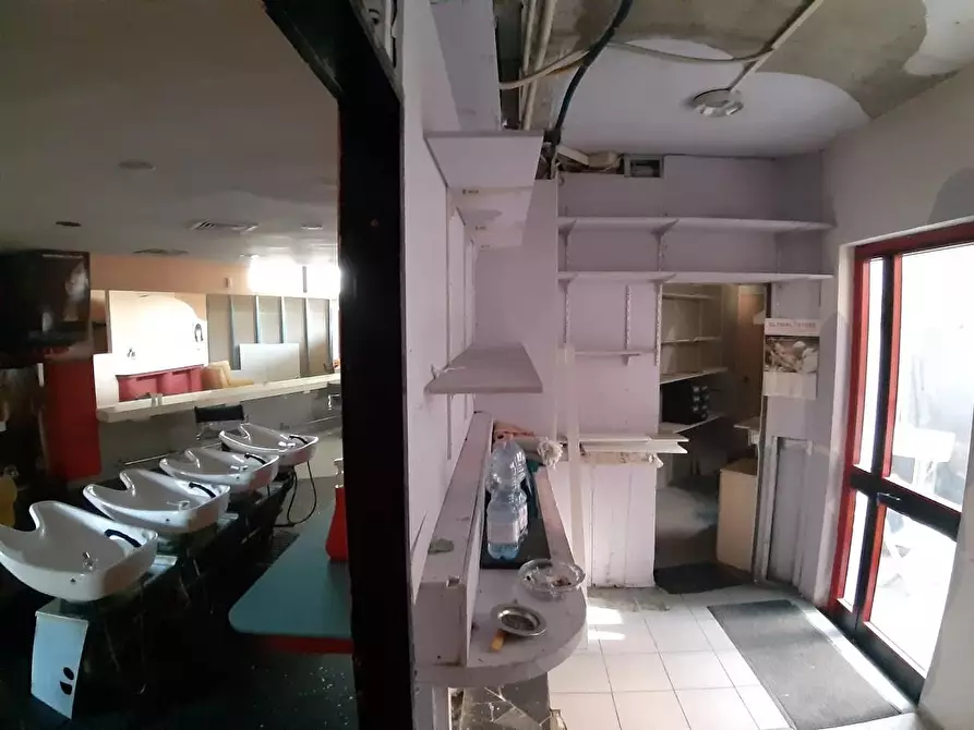 Immagine 11 di Ufficio in affitto  a Pisa