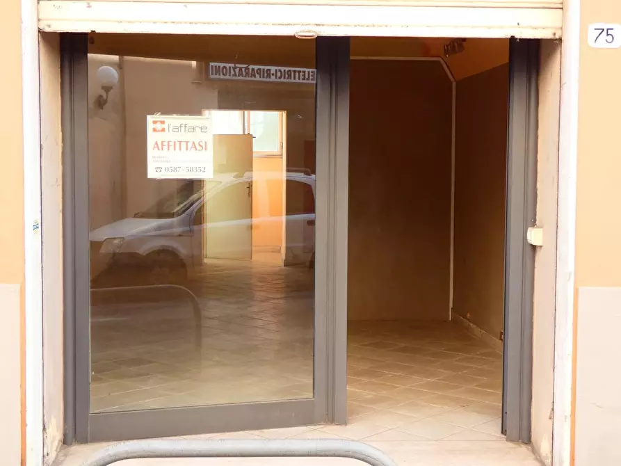 Immagine 6 di Locale commerciale in affitto  a Pontedera