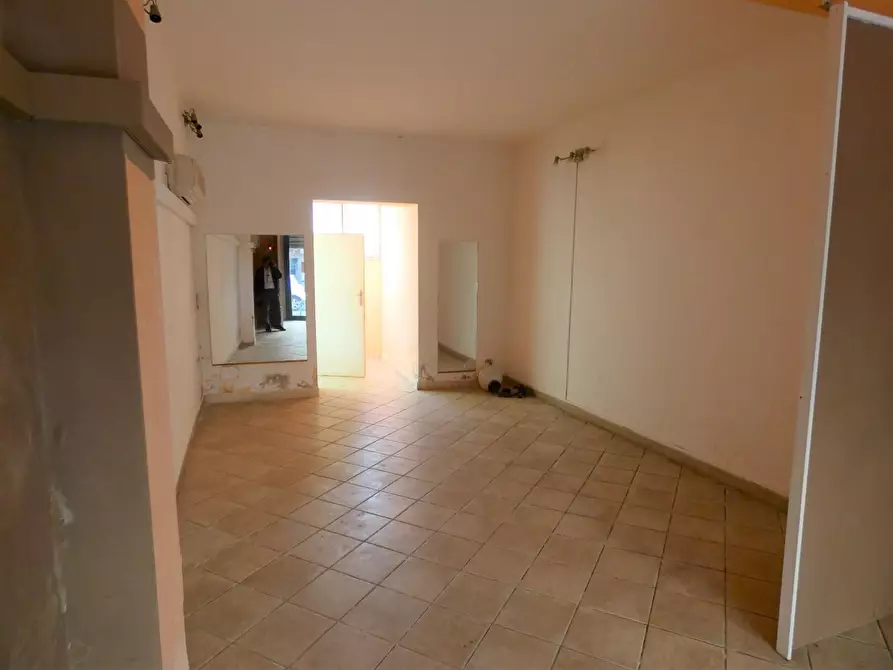 Immagine 5 di Locale commerciale in affitto  a Pontedera