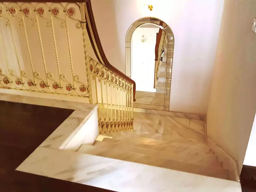 Immagine 10 di Casa trifamiliare in vendita  a Massa