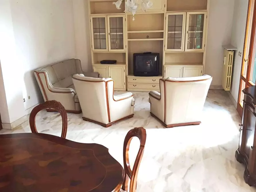 Immagine 6 di Casa trifamiliare in vendita  a Massa