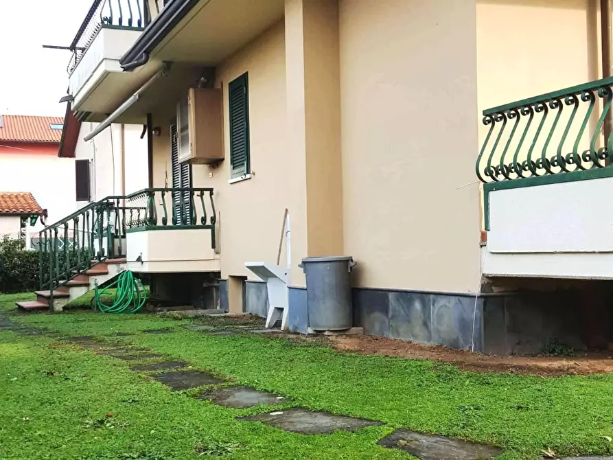 Immagine 5 di Casa trifamiliare in vendita  a Massa