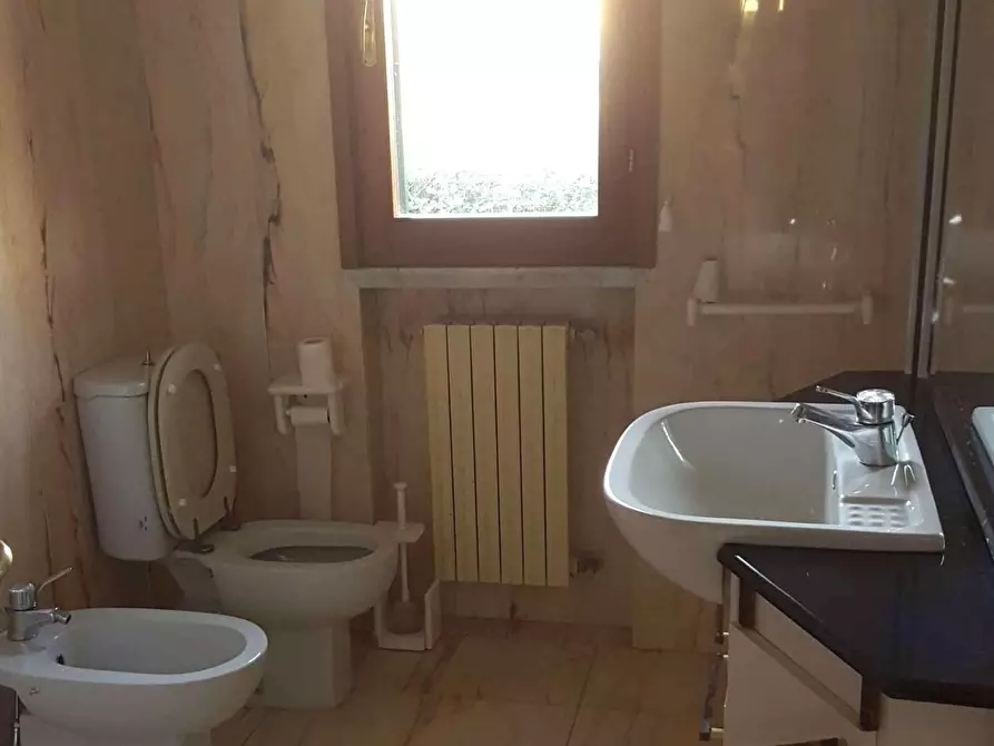 Immagine 15 di Casa trifamiliare in vendita  a Massa