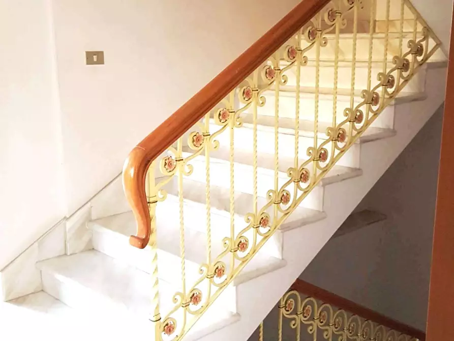 Immagine 11 di Casa trifamiliare in vendita  a Massa