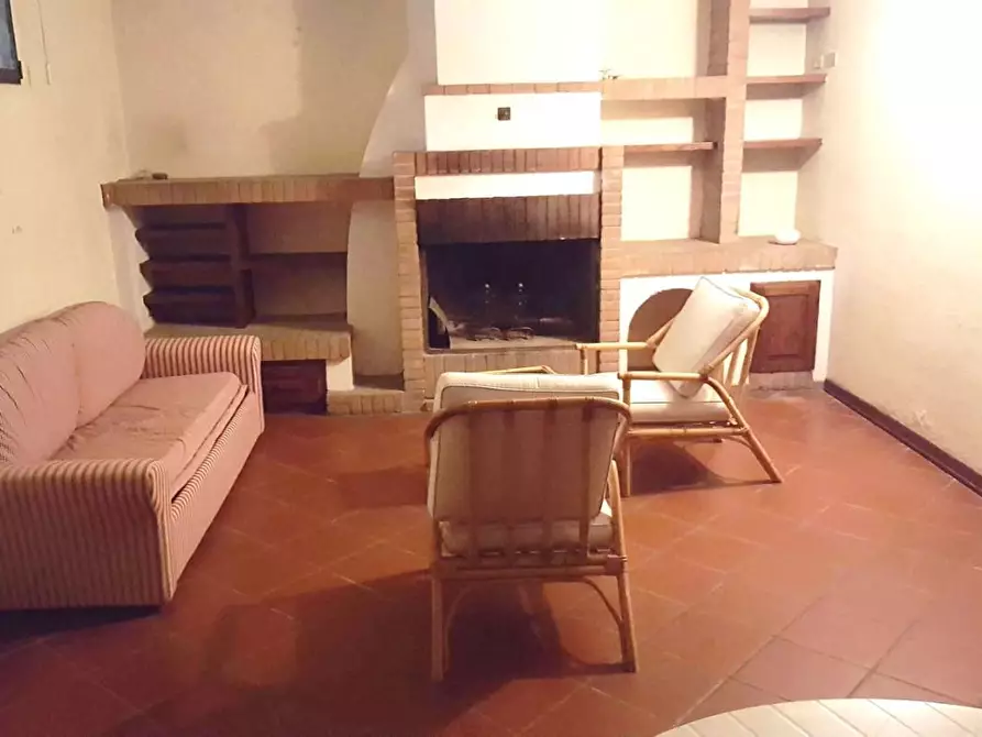 Immagine 16 di Casa trifamiliare in vendita  a Massa