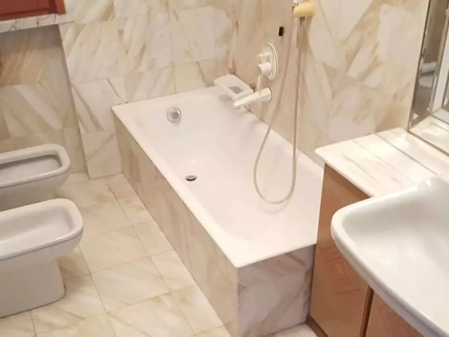 Immagine 14 di Casa trifamiliare in vendita  a Massa