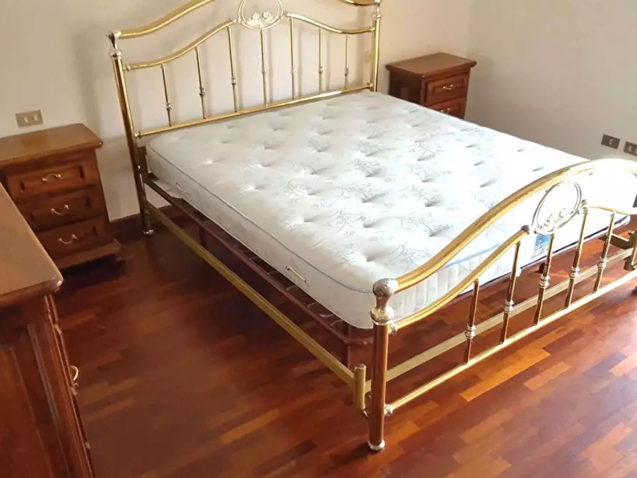 Immagine 12 di Casa trifamiliare in vendita  a Massa