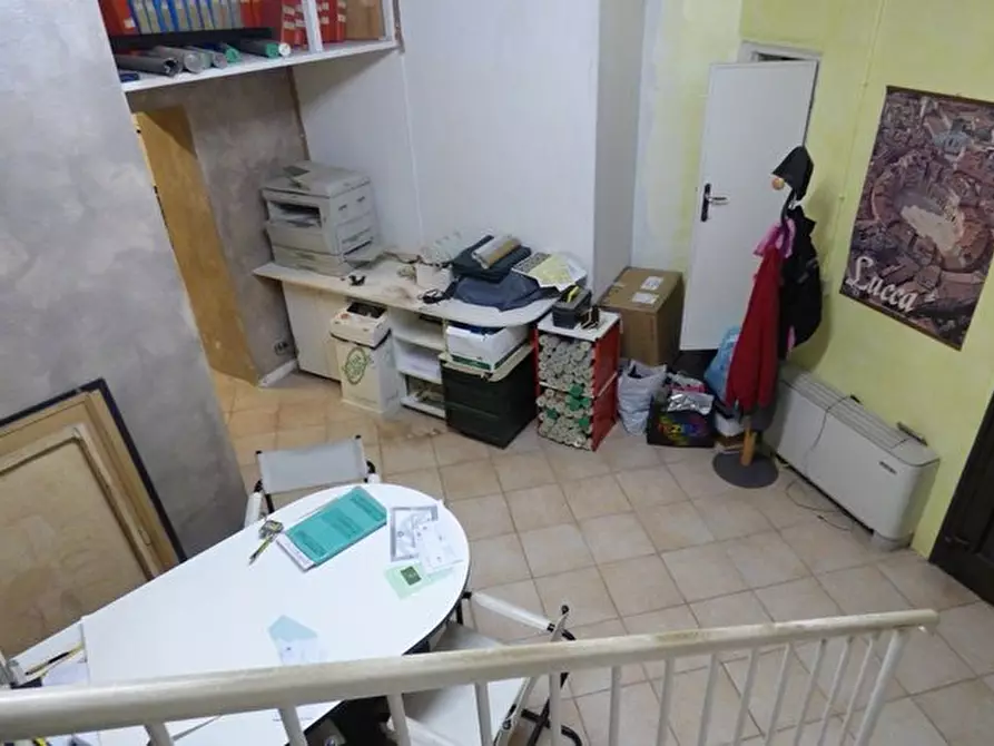 Immagine 7 di Ufficio in vendita  a Lucca