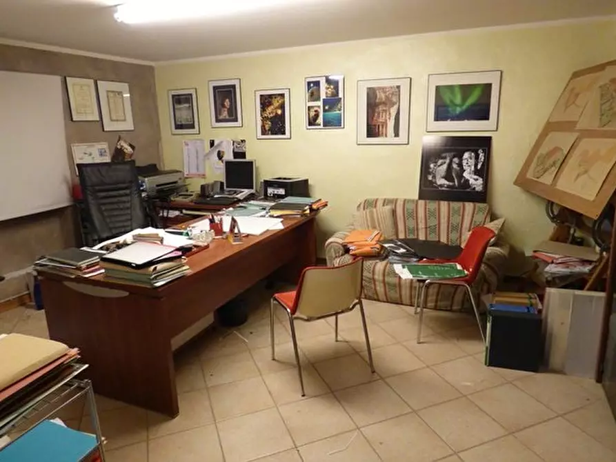 Immagine 8 di Ufficio in vendita  a Lucca