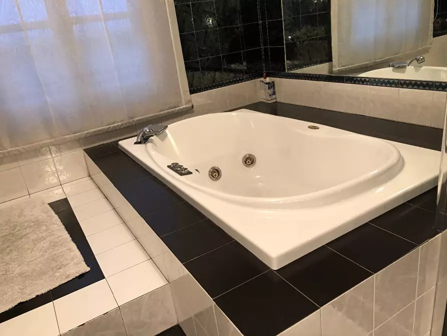 Immagine 9 di Villa in vendita  a San Miniato