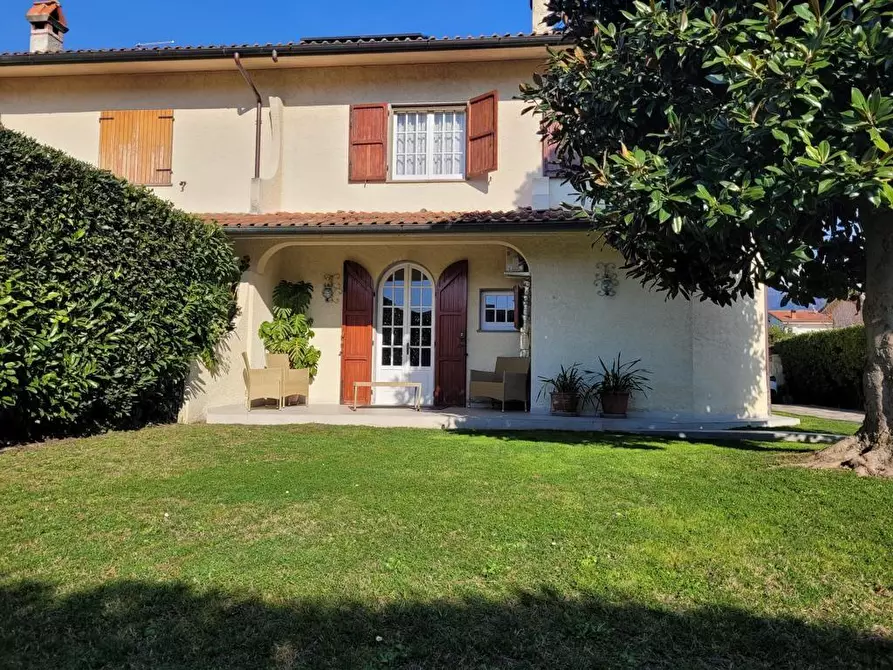 Immagine 2 di Casa bifamiliare in affitto  a Montignoso