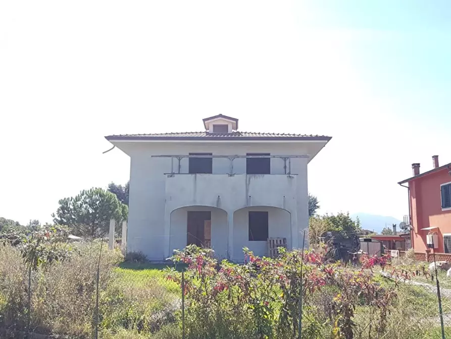 Immagine 3 di Villa in vendita  a Capannori