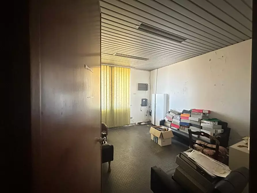 Immagine 17 di Attività artigianale in vendita  a Capannori