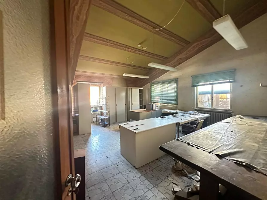 Immagine 16 di Attività artigianale in vendita  a Capannori