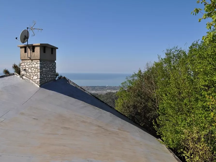 Immagine 29 di Villa in vendita  a Carrara