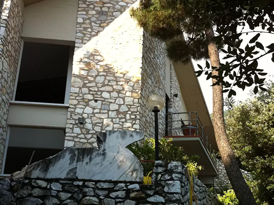Immagine 9 di Villa in vendita  a Carrara