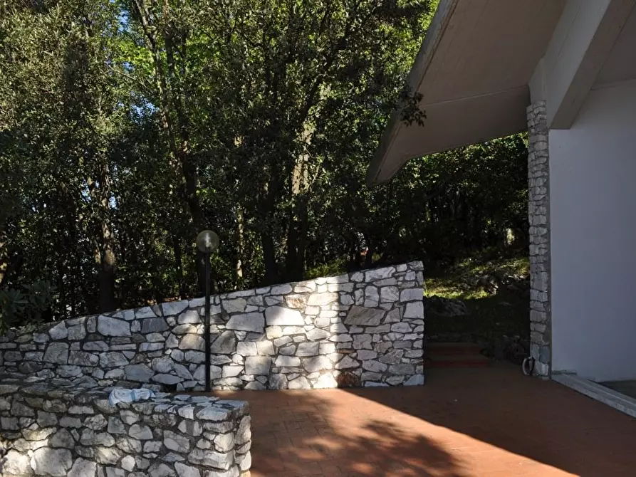 Immagine 20 di Villa in vendita  a Carrara