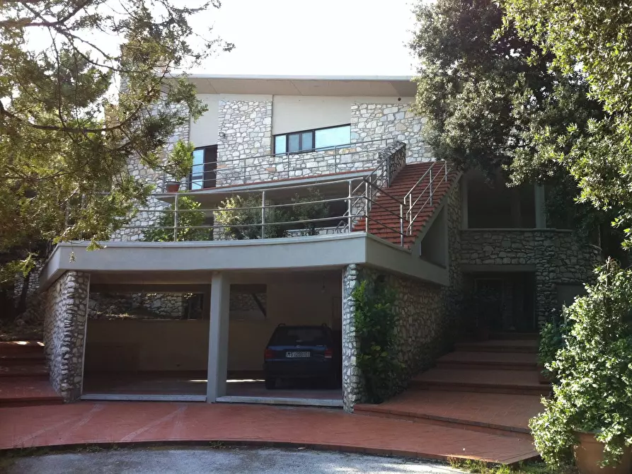 Immagine 7 di Villa in vendita  a Carrara
