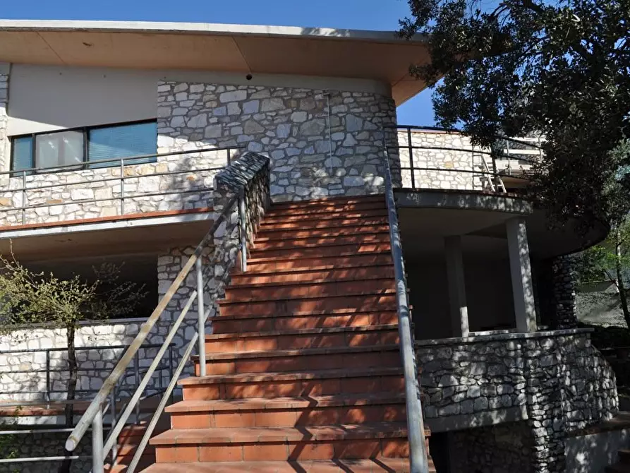 Immagine 3 di Villa in vendita  a Carrara