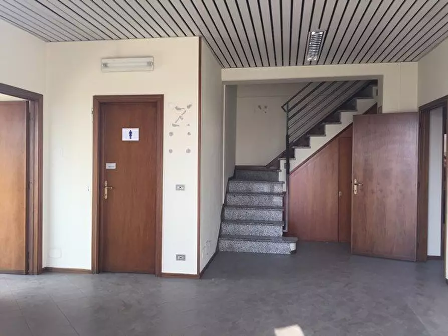 Immagine 12 di Capannone industriale in affitto  a Altopascio