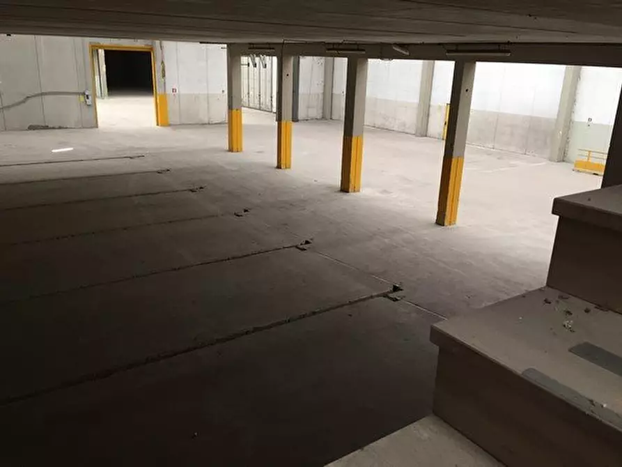 Immagine 2 di Capannone industriale in affitto  a Altopascio