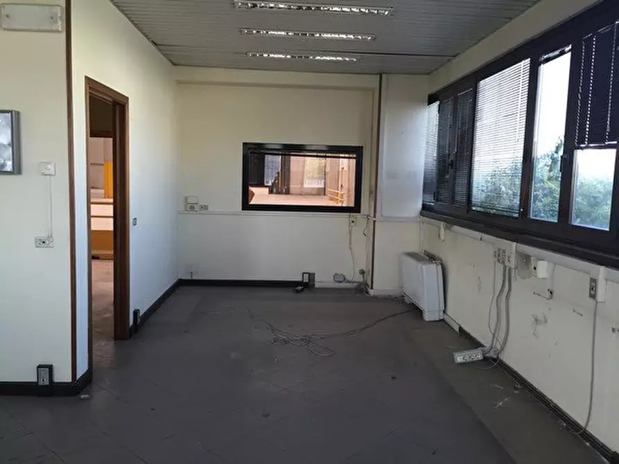 Immagine 13 di Capannone industriale in affitto  a Altopascio