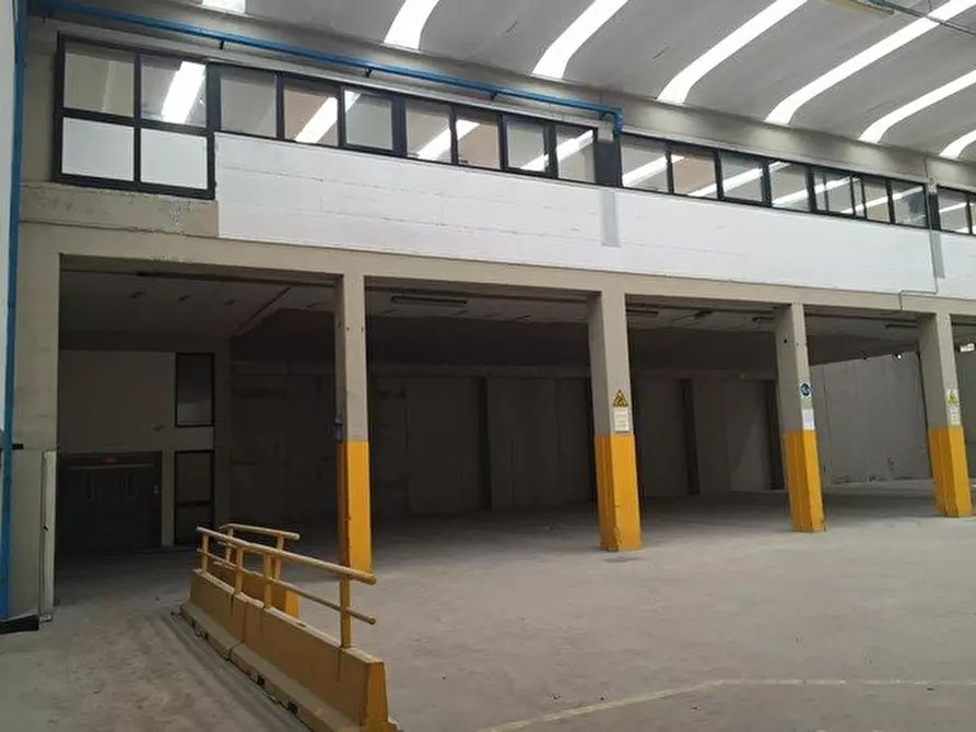 Immagine 7 di Capannone industriale in affitto  a Altopascio