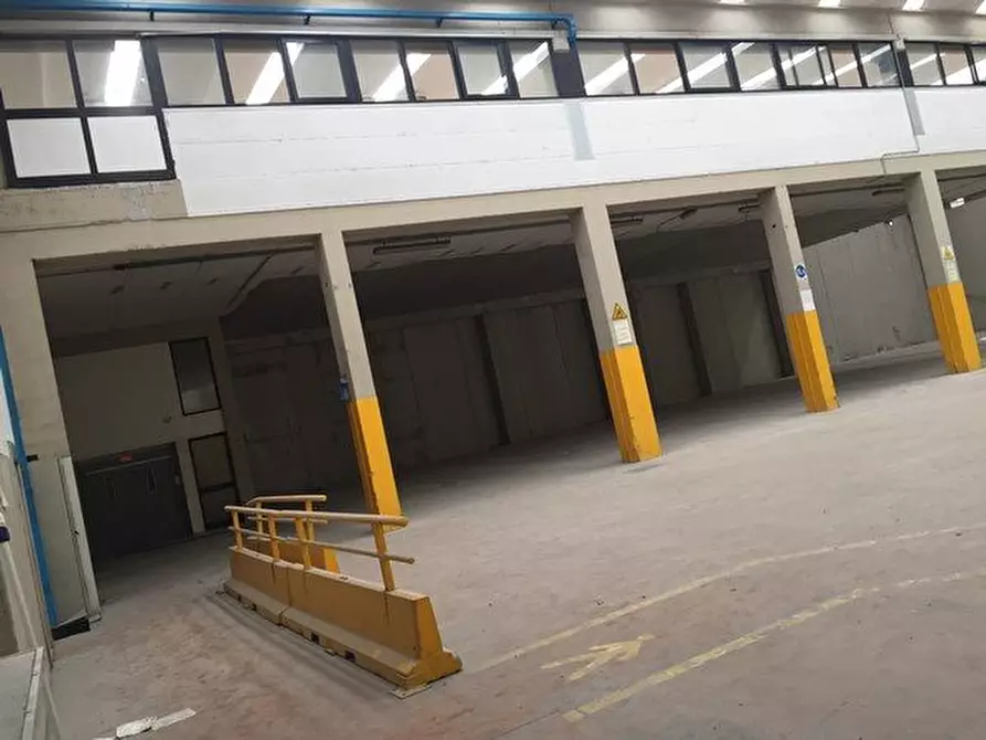 Immagine 6 di Capannone industriale in affitto  a Altopascio