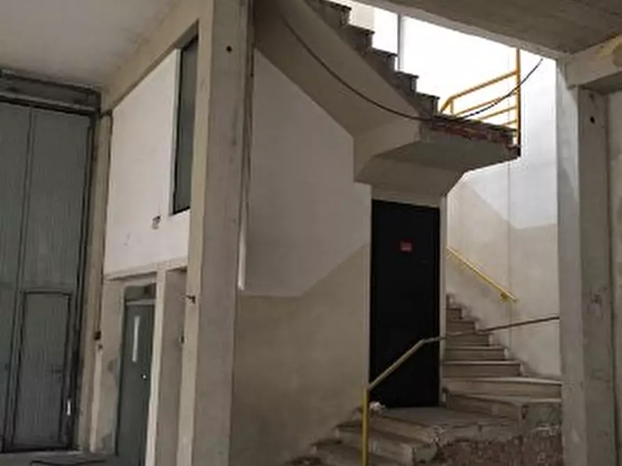 Immagine 14 di Capannone industriale in affitto  a Altopascio