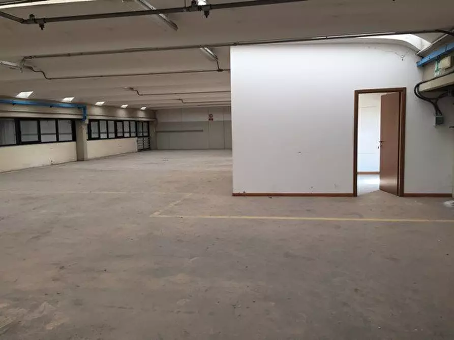 Immagine 4 di Capannone industriale in affitto  a Altopascio