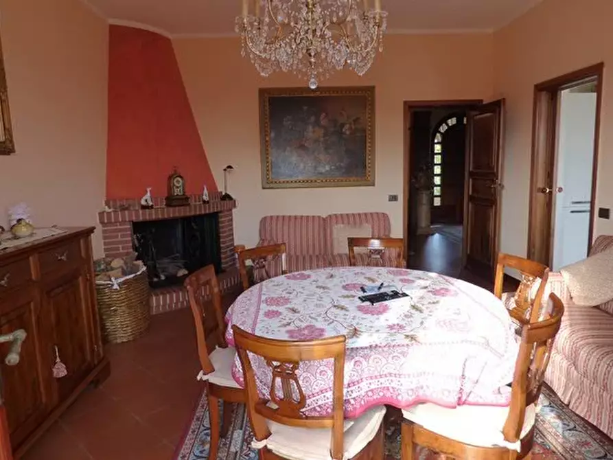 Immagine 37 di Villa in vendita  a Capannori