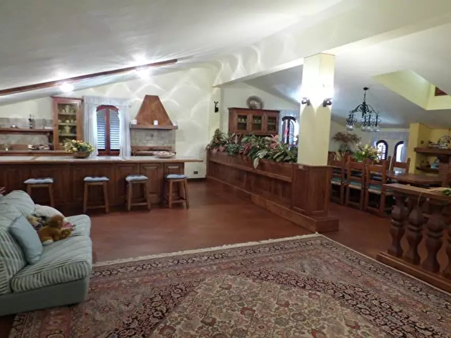 Immagine 17 di Villa in vendita  a Capannori